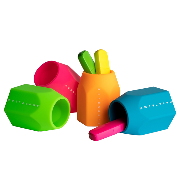 Portapenne Monocromo - 9,5 x 7,5 x 7 cm - silicone soft touch - colori fluo assortiti - Pigna