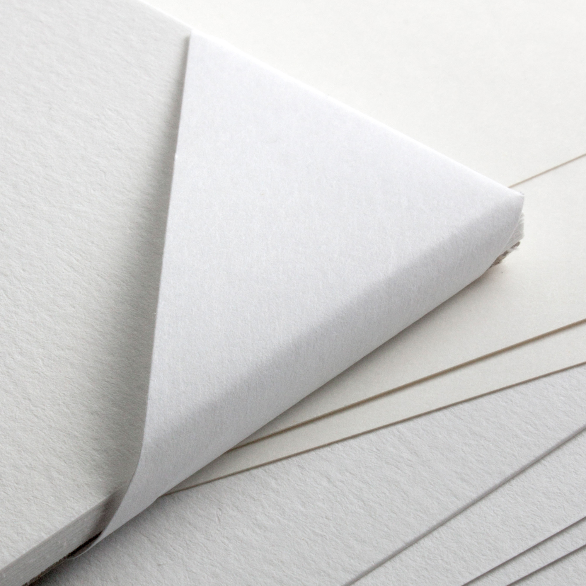Cartoncino F4 - 50 x 70 cm - 220 gr - bianco - liscio - Fabriano - pacco 25 fogli